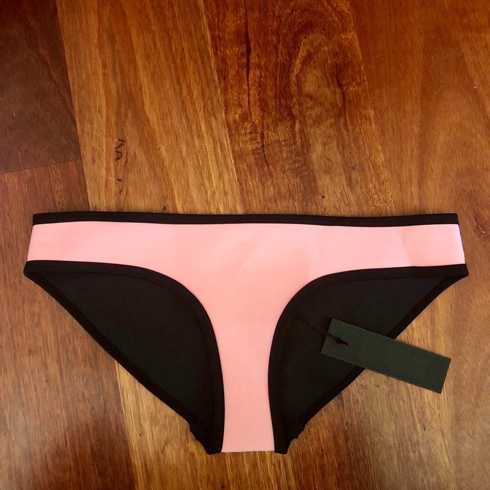 Triangl pink bikini bottom
